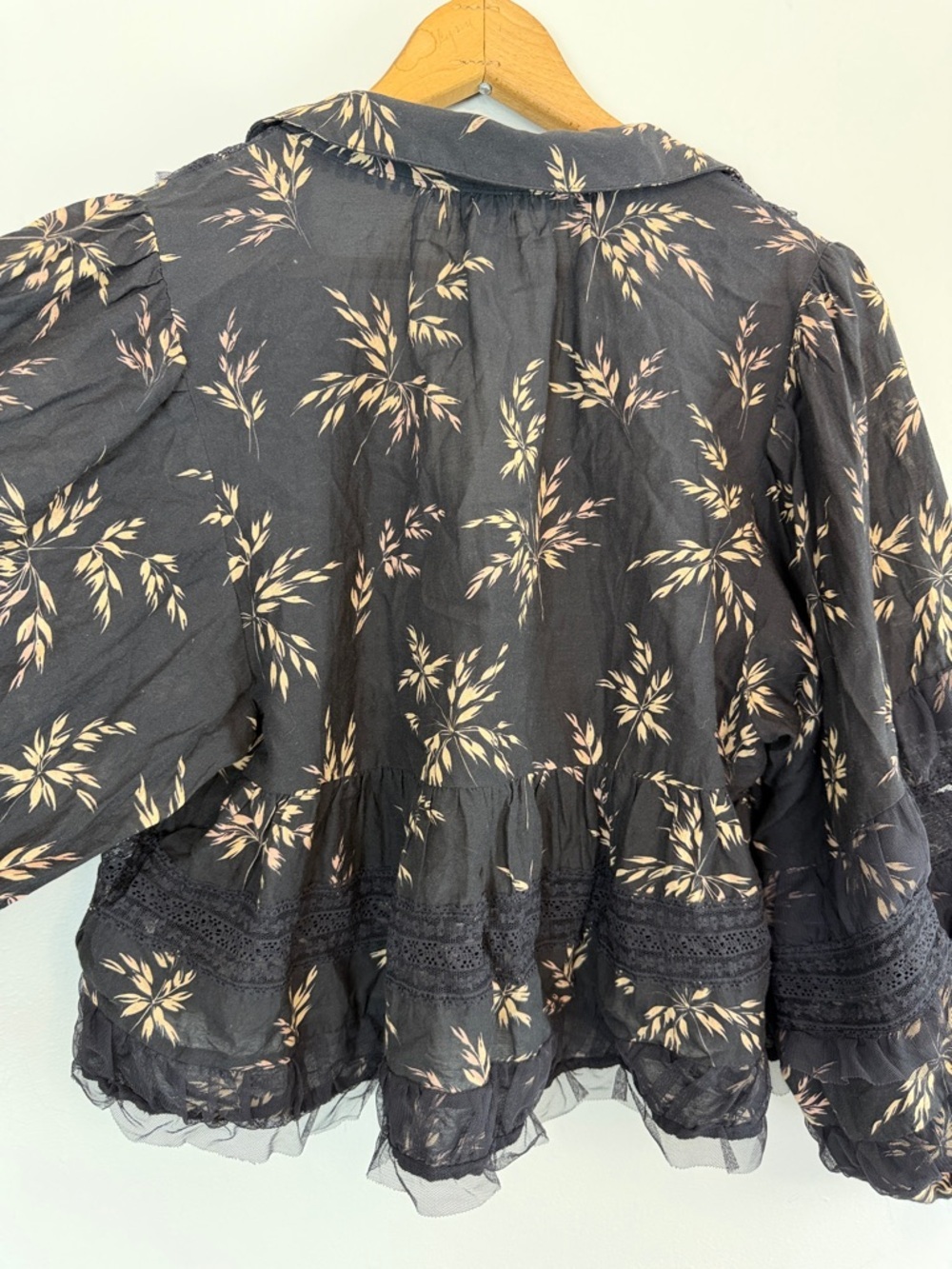 By Anthropologie V-Neck Ruffled Blouse Black Motif Women’s XXS - Picture 10 of 13